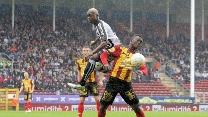 שרלרואה תוקפת. מתבסס על לחץ ומהירות