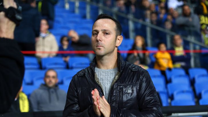 צרפתי. ימשיך לכהן כמאמן