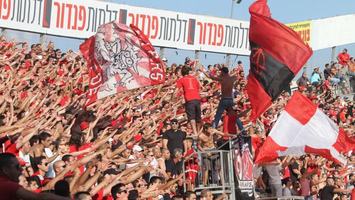 אוהדי הפועל. גם את גיא לוי הם לא אוהבים