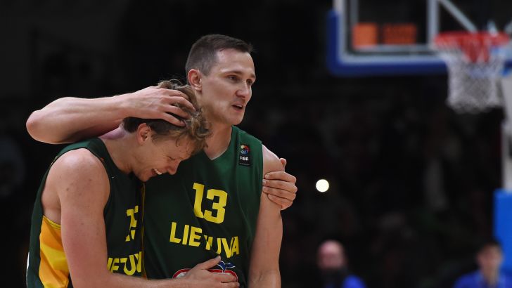 ינקונאס וקוזמינסקאס. יחגגו גם הלילה?