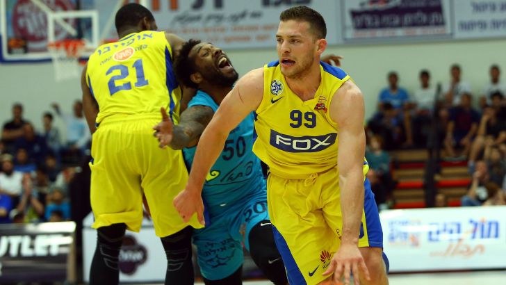 מקל. הוא לא זוכר את ההפסד בשנה שעברה