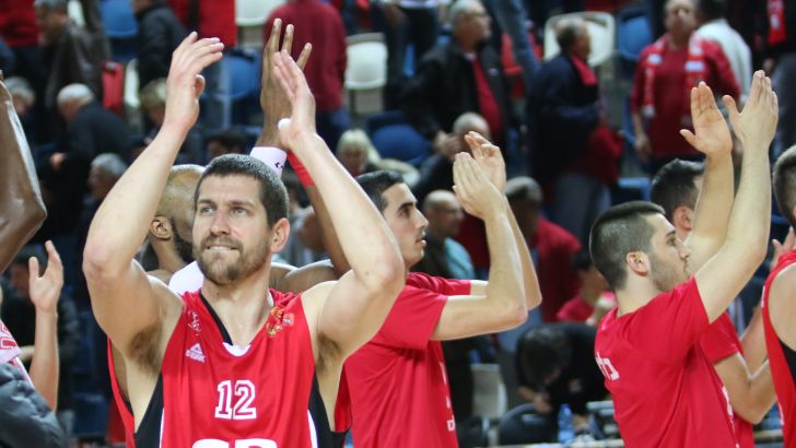 הפעם הקהל התנהג יפה. נאור מודה בסיום