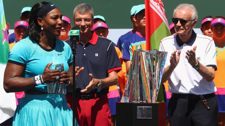 וויליאמס עם מור. צריכות לרדת על הברכיים