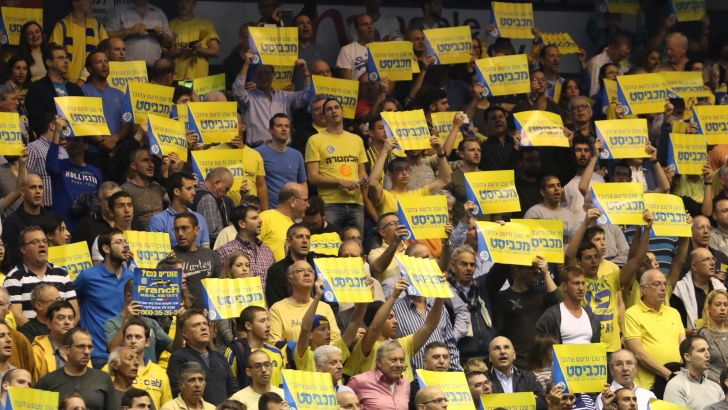 אוהדי מכבי. הביקוש גדול בהרבה מההיצע