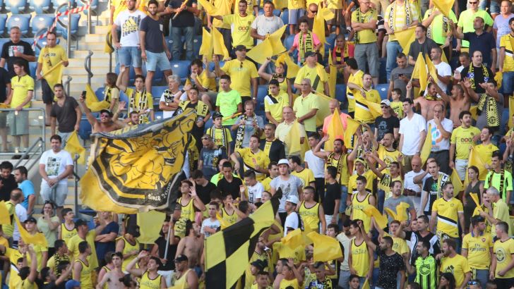 אוהדי נתניה. התפרעו מול מכבי פתח תקווה