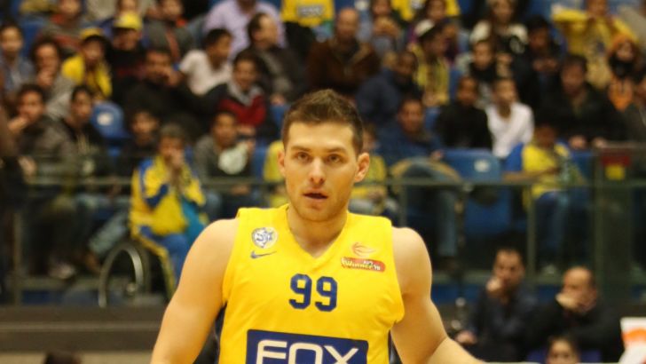 מקל. אחד היחידים שהגיעו למשחק