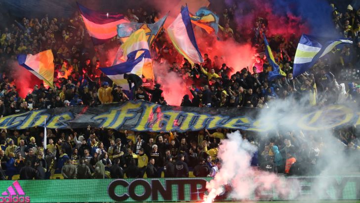 זריקת האבוקות במשחק הדרבי