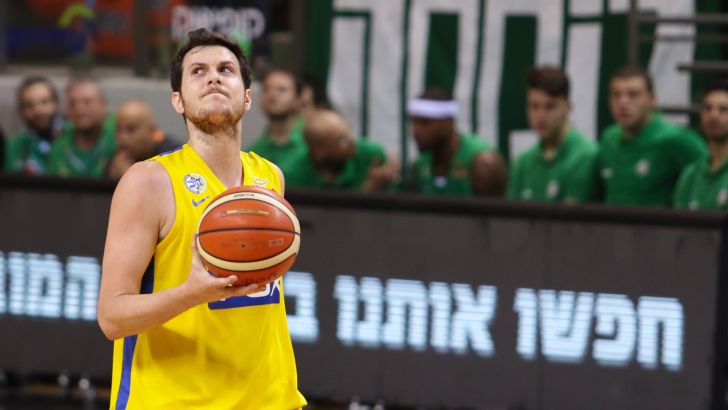 פניני. עובדים כל השנה בשביל תארים