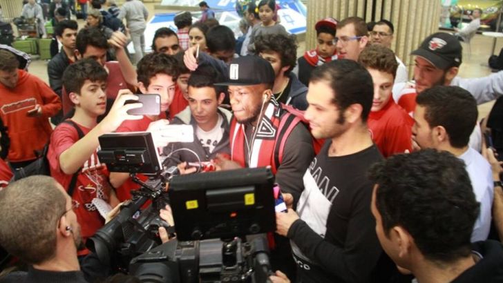 רובינסון. קצת עייף בגלל הג'ט לג