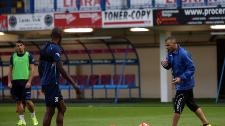 חסארמה וקוניה באימון. מבחן ראשון