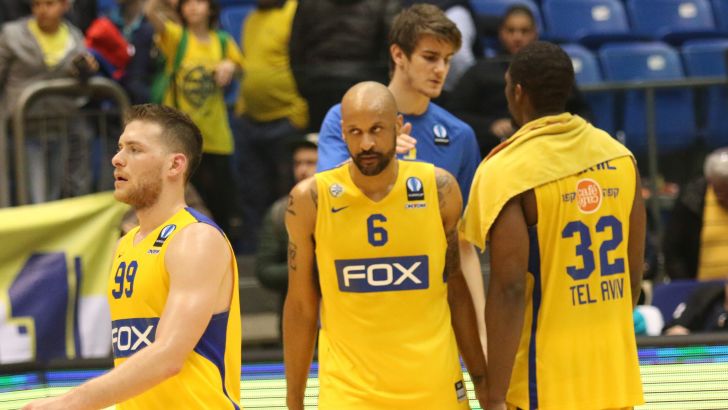 מכבי זרקה שלשות פעם אחר פעם