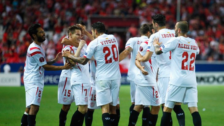 שחקני סביליה חוגגים. רגילים לשמוח בליגה האירופית