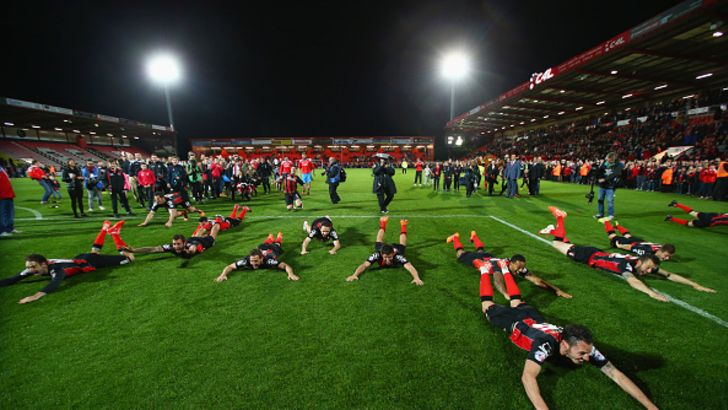 שחקני בורנמות' חוגגים עלייה