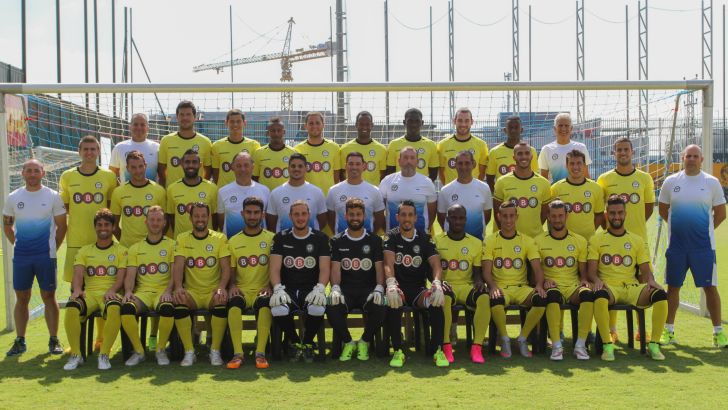 שחקני מכבי נתניה בצילום המסורתי