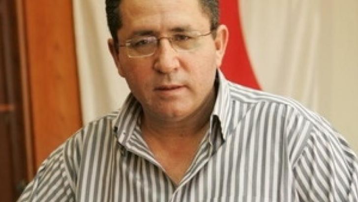 עיני. מנסה למנוע השעיית ישראט