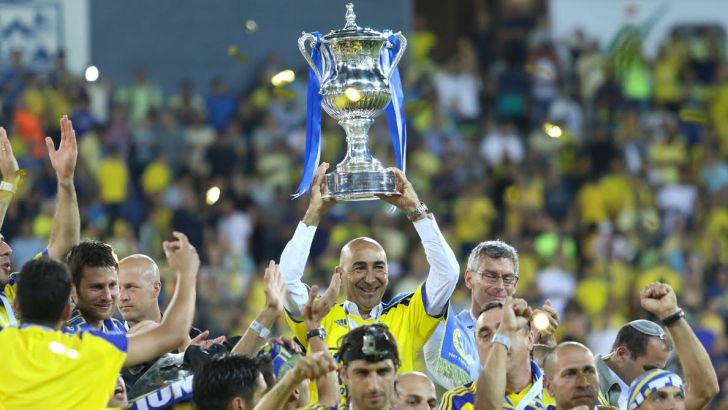 פאקו והשחקנים חוגגים. האם הבאסקי יישאר?