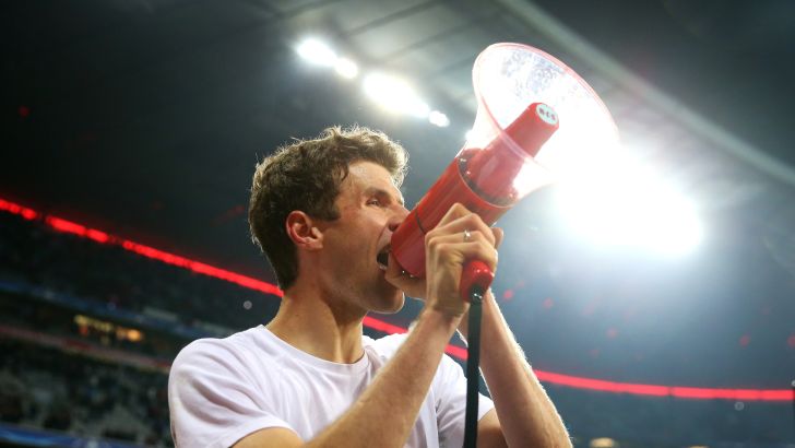 מולר מנצח על התזמורת