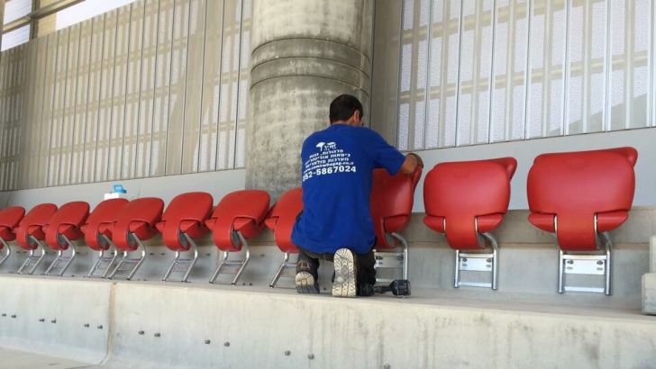 עבודות ההרכבה באיצטדיון