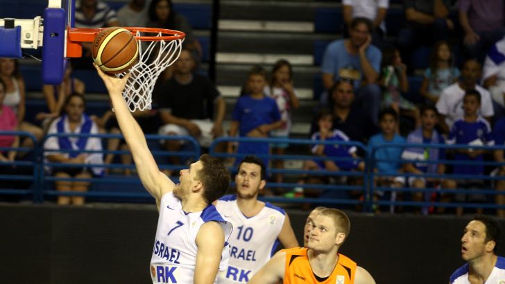 מקל. אין לו זמן רב להתלבטויות