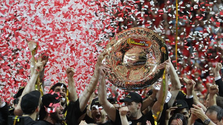 שחקני ירושלים חוגגים. האלופה החדשה