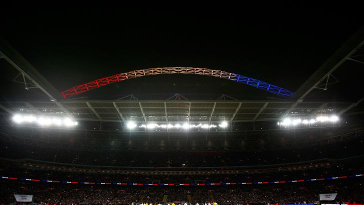 וומבלי בצבעי הטריקולור. הפרמיירליג על הכוונת