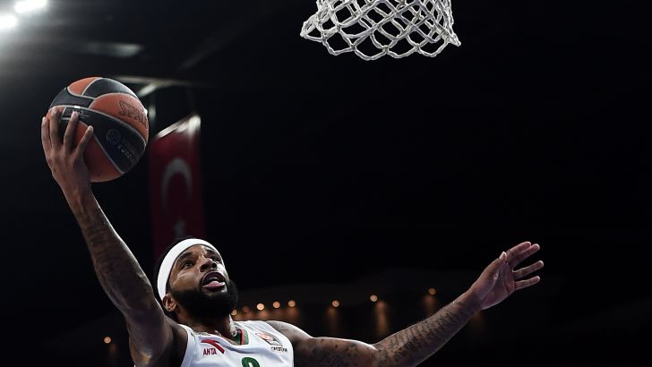 דילייני משייט לניצחון באיסטנבול