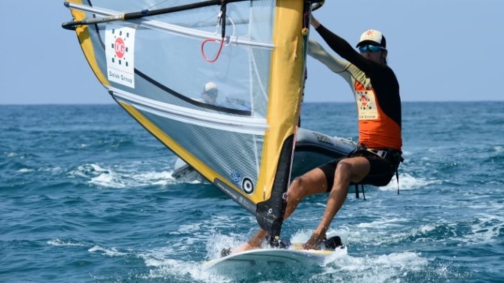 משיח. מוביל את התחרות מול צוברי