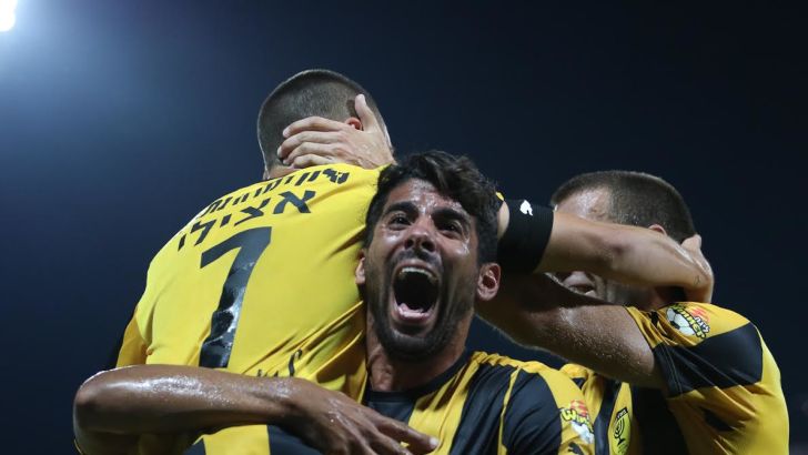 שחקני ביתר חוגגים ובגדול