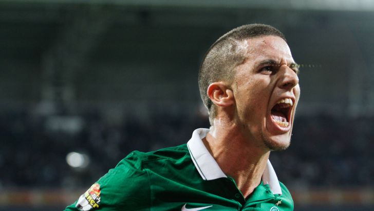 ורד חוגג בירוק. הרגשה של שחקן בית