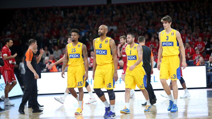 שחקני מכבי מאוכזים