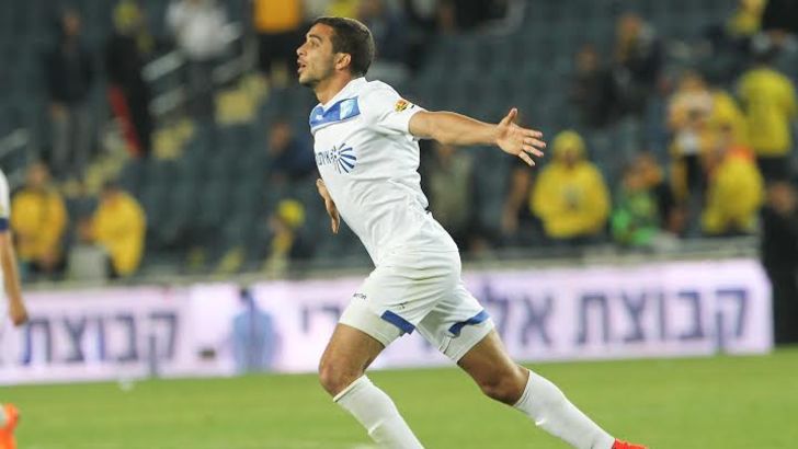 עאבד משתיק את היציע המזרחי