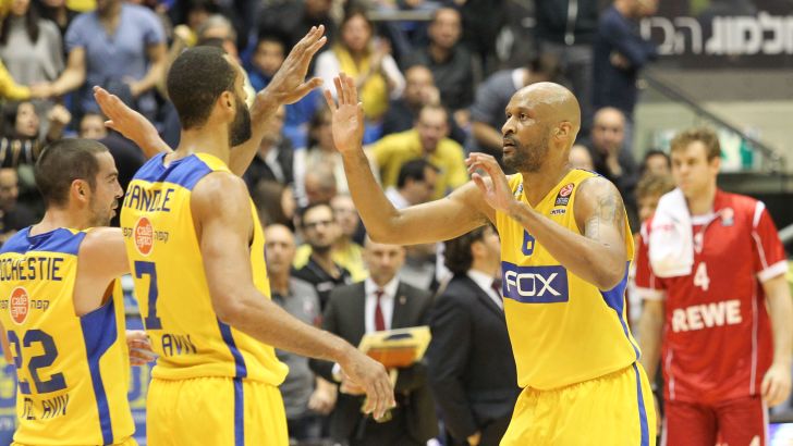 הטופ 16 מעבר לפינה