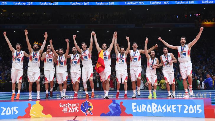 שחקני ספרד חוגגים עוד רגע בהיסטוריה