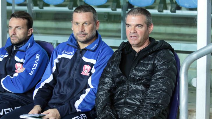 קוטר והצוות הזמני של סכנין. שומר על קשר עם המאמן המפוטר