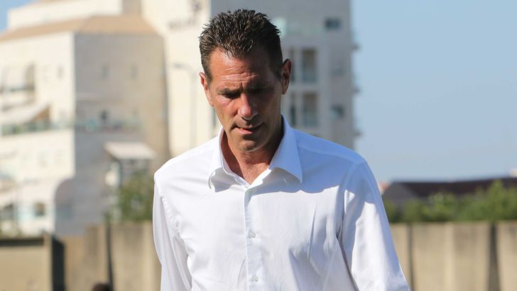 נעים. כל המשפחה שלי אוהדת את מכבי חיפה