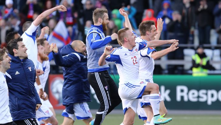 שחקני איי פארו חוגגים עוד סנסציה מול יוון