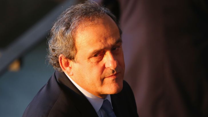 פלאטיני. ממשיך להסתבך