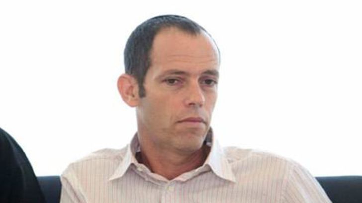 ליבר. הותיר קבוצה בחובות