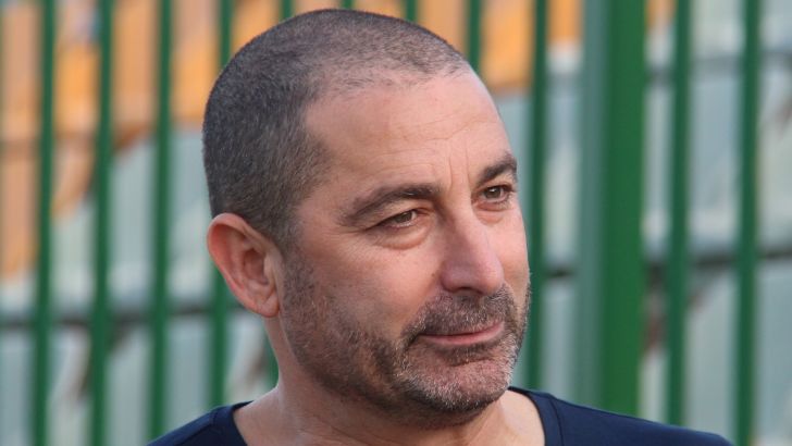 פער בפסגה. ג'קי בן זקן