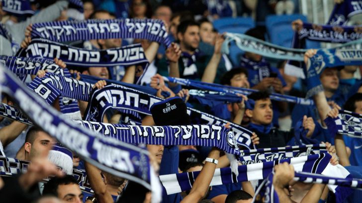 לא בטוח שתישאר להם קבוצה. אוהדי הפועל פת