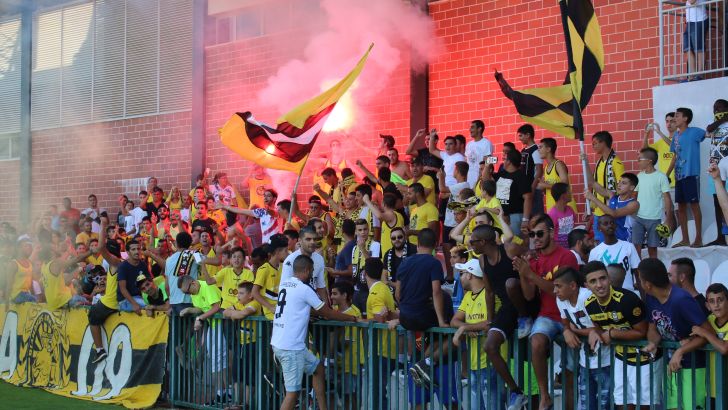 זועמים שצרפתי יאמן נגד בני יהודה. אוהדי נתניה