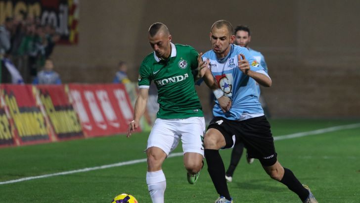 בורחל בפעולה (מימין). שחקן המריבה של עכו