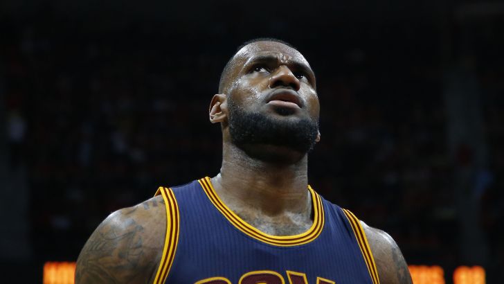 ג'יימס. איך הוא מעז?