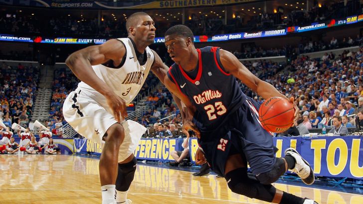 באקנר עם הכדור. שחקן ההגנה של העונה בפורטו ריקו