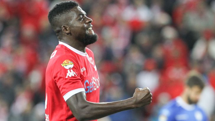 אוגו. לא ממהר לעזוב