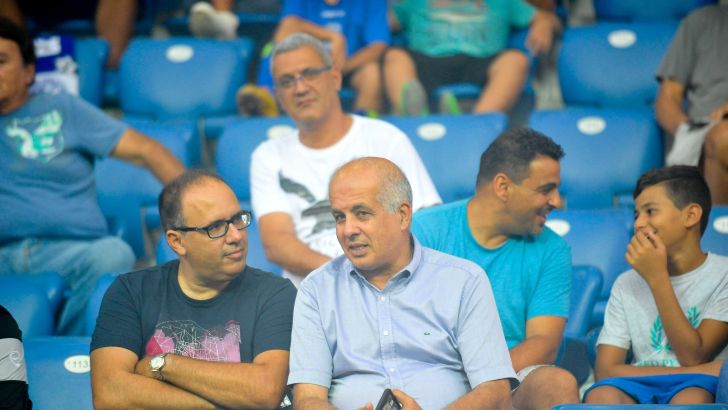 אבי לוזון. אין רגע דל