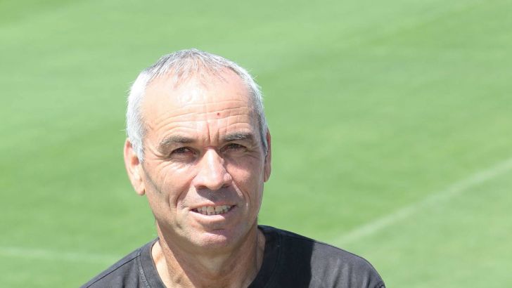 אקהויז. רמת המאמנים נמוכה