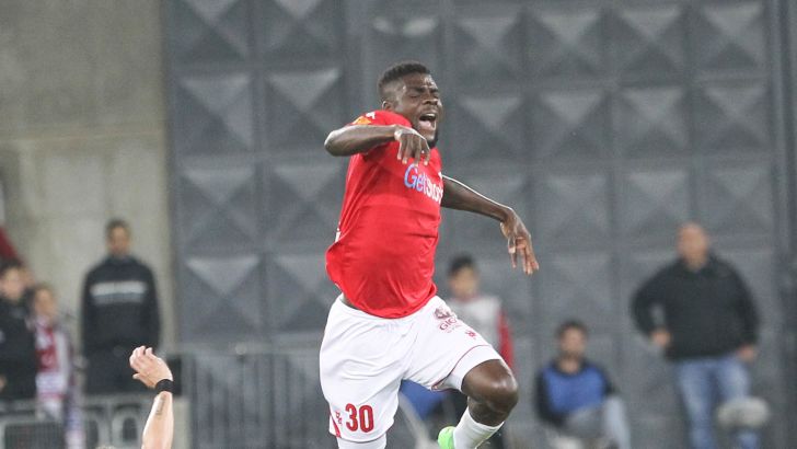 אוגו מתעופף. שוב הוא נמצא בכותרות