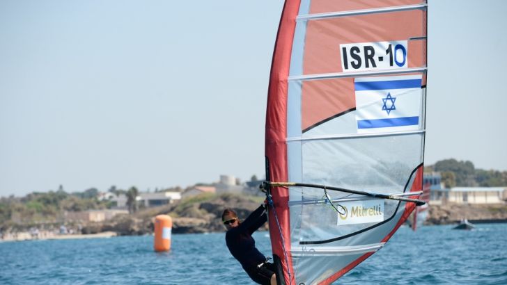 דוידוביץ'. נוגעת בתואר