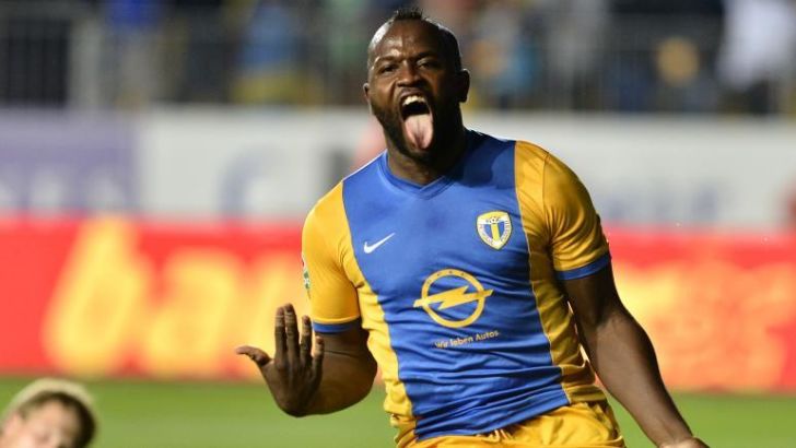 טוטו תמוז. צפוי לשחק נגד ואן פרסי ולואיס נאני